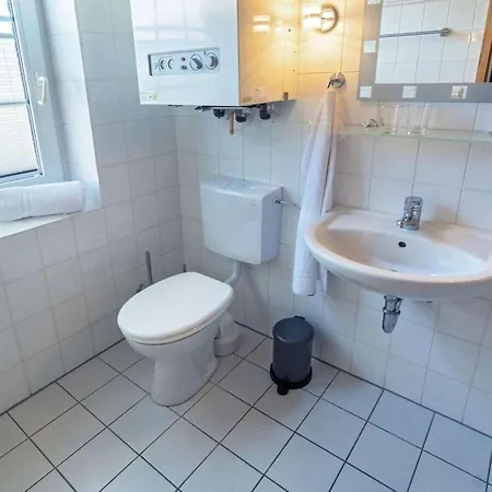 With 2 Bedrooms Дом отдыха Гретзиль